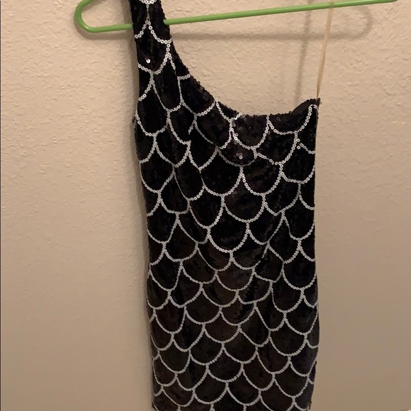 Sequin black and white fish scale print dress - Picture 4 of 4